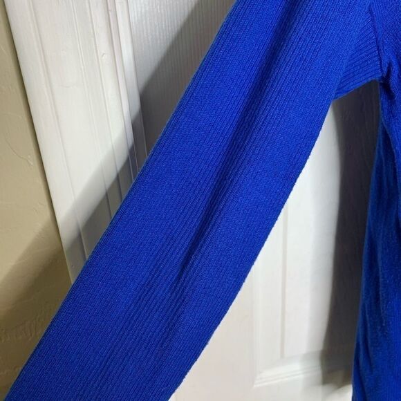 Chaus New York Blue Top Silver Shoulder Accents - Picture 9 of 10